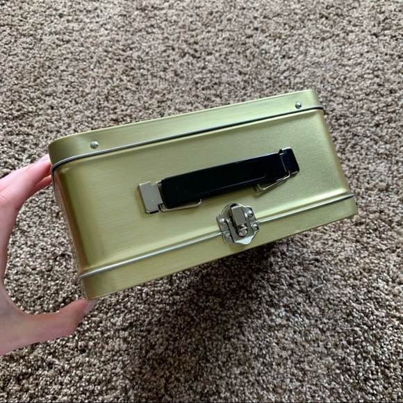 NEW Taylor Swift Fearless Gold Lunch Box - Picture 4 of 9